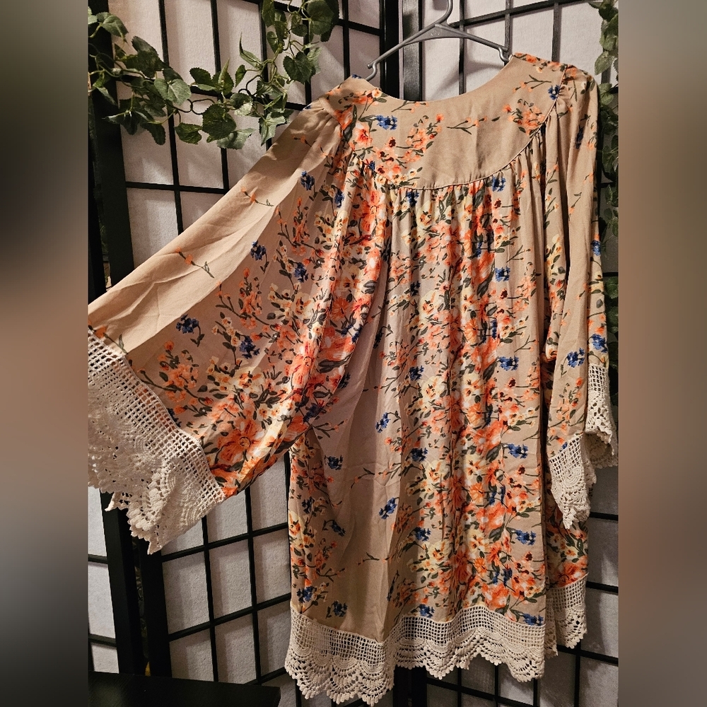 Umgee Floral Kimono with Lace Trim Size‎ Small